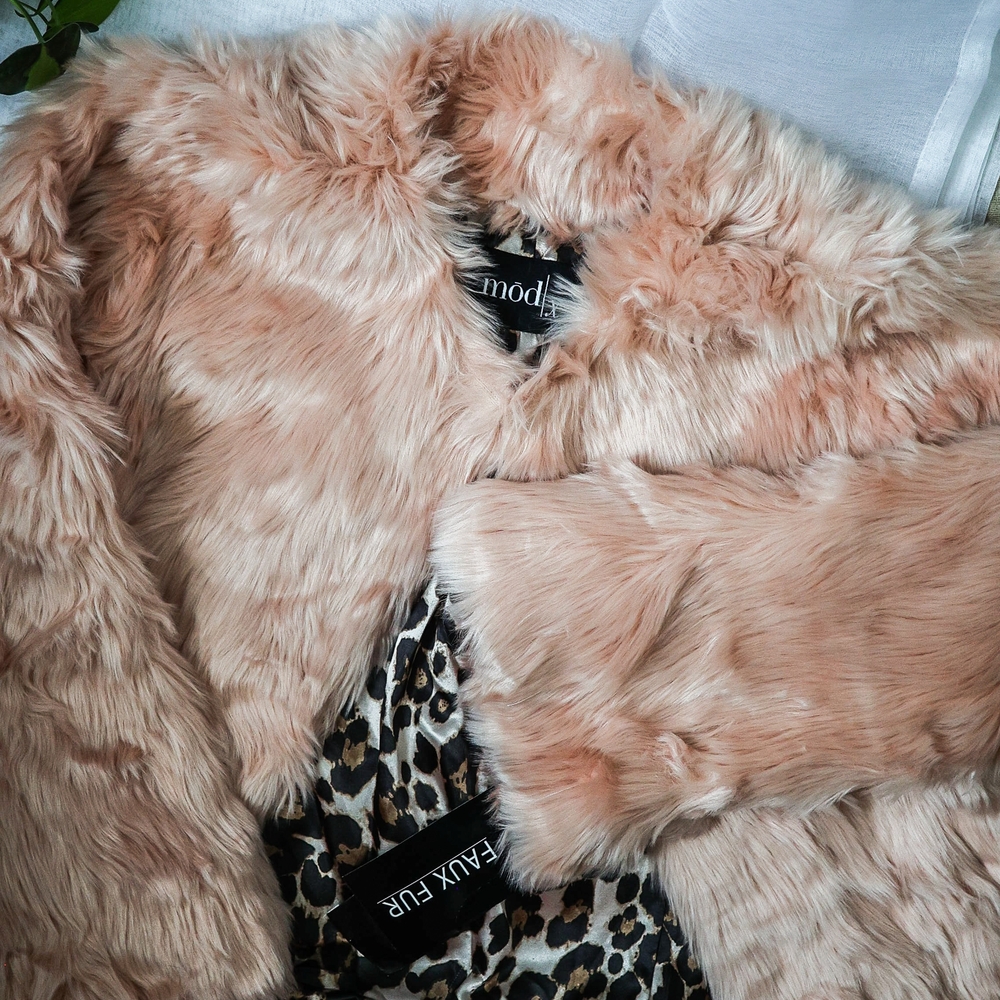 Mōd|x Faux Fur Coat in Blush